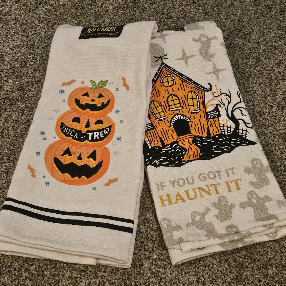 Halloween Themed Kitchen Towels Ghosts Haunted House & Pumpkins